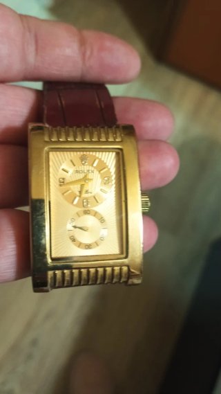 Reloj  Dorado y Marrón