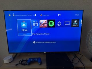 PS4 Slim Negra + 2 Mandos + Cargador + 5 Juegos