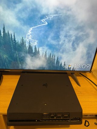 PS4 Slim Negra + 2 Mandos + Cargador + 5 Juegos