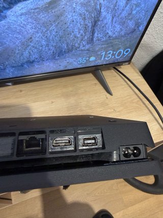 PS4 Slim Negra + 2 Mandos + Cargador + 5 Juegos
