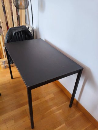 Mesa comedor y 4 sillas negras