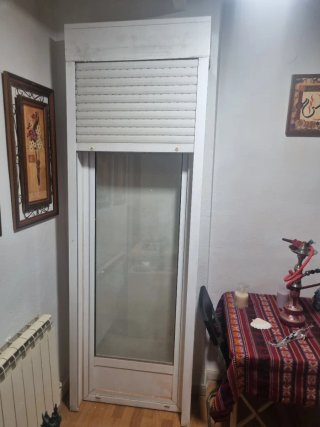 Balconera doble hoja con persiana
