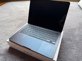 MacBook Air 13 M2 Medianoche