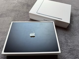 MacBook Air 13 M2 Medianoche
