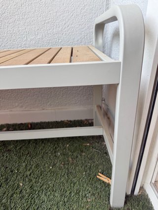 Banco Ikea de exterior, de madera y metal