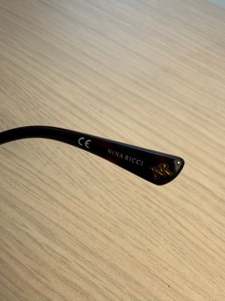Gafas de sol Nina Ricci doradas con cadena