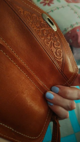 Billetera de cuero con grabado