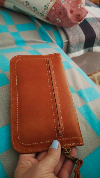 Billetera de cuero con grabado