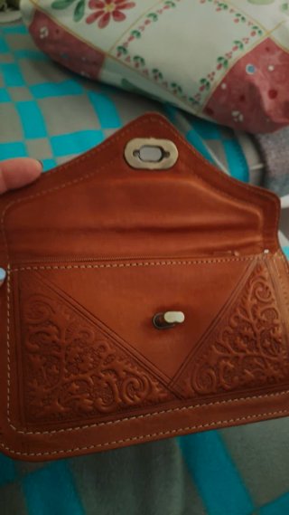 Billetera de cuero con grabado