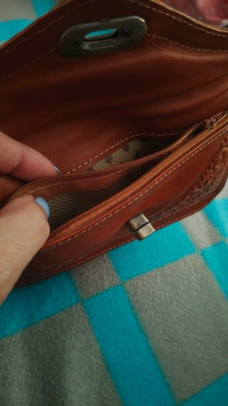 Billetera de cuero con grabado