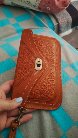 Billetera de cuero con grabado