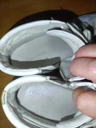 Zapatillas Scalpers Mujer Blancas y Doradas, cuñas