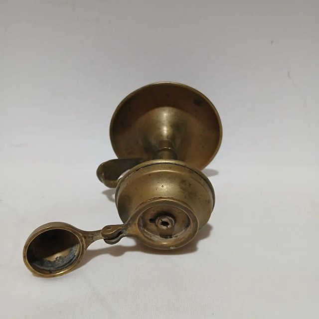 Lámpara antigua de latón