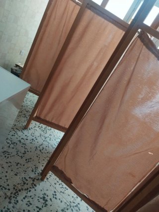 Biombo separador de ambientes madera y tela