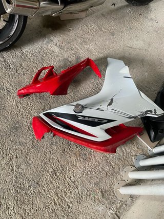 Honda CBR 600F 2011 Roja y Blanca con accidente