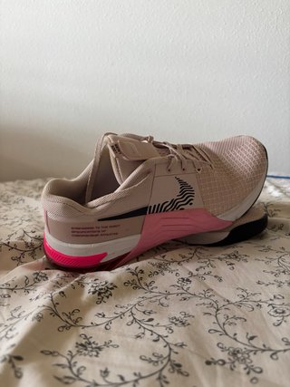 Zapatillas Nike Metcon Beige y Rosa