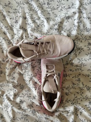 Zapatillas Nike Metcon Beige y Rosa