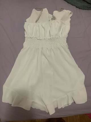 Vestido blanco corto con lazada