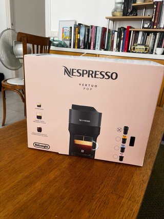 Cafetera Nespresso Delonghi Virtuo Pop Negra