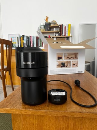 Cafetera Nespresso Delonghi Virtuo Pop Negra