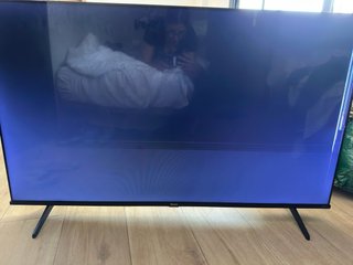 Televisor Hisense Negro y Azul