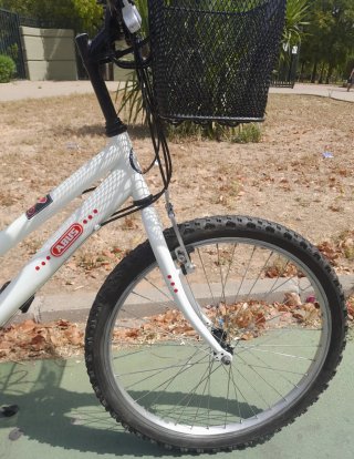 Bicicleta 24"  18vel. Cesta .