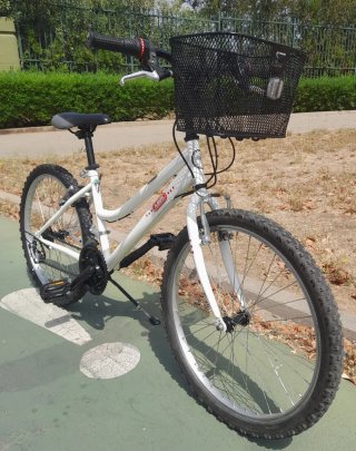 Bicicleta 24"  18vel. Cesta .