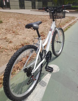 Bicicleta 24"  18vel. Cesta .