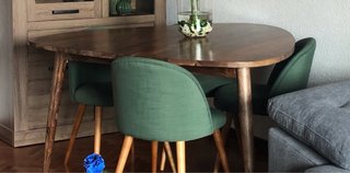 Silla de comedor verde de tela y madera