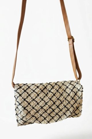 Bolso tejido beige y negro
