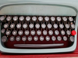 Máquina de escribir Olivetti Studio 44