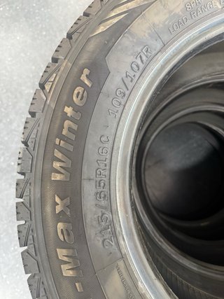 4 Ruedas Nieve 215/65/16 109/107 R con Clavos