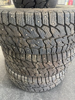4 Ruedas Nieve 215/65/16 109/107 R con Clavos