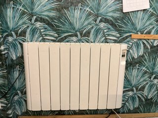 Estufa eléctrica blanca