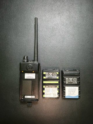 Yaesu VX-170 + 2 baterías + micrófono