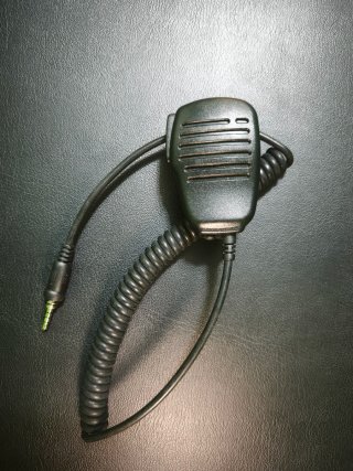 Yaesu VX-170 + 2 baterías + micrófono