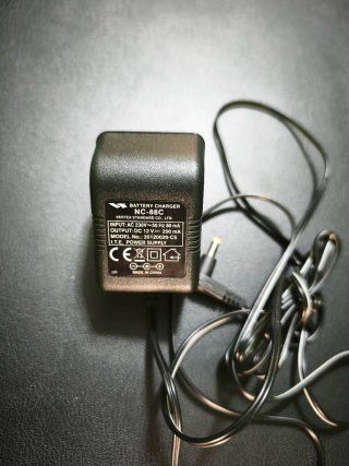 Yaesu VX-170 + 2 baterías + micrófono