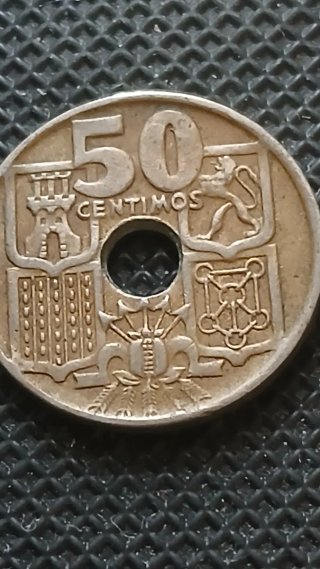 Moneda ESPAÑA 1949 con agujero