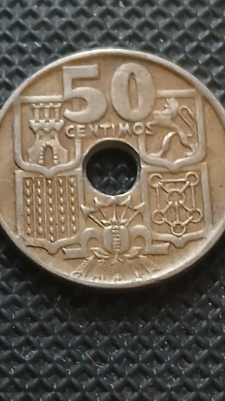 Moneda ESPAÑA 1949 con agujero