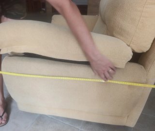 Sillón de tela beige