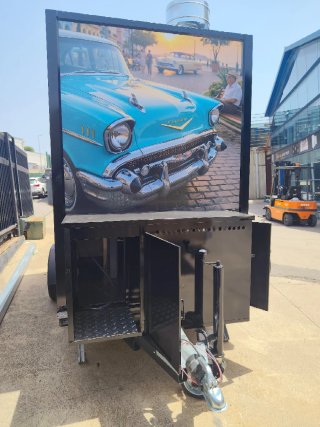 Food Truck Nuevo con Diseño Tropical