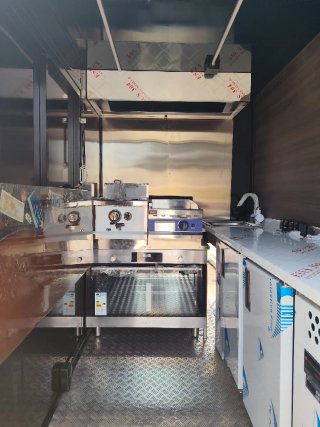 Food Truck Nuevo con Diseño Tropical