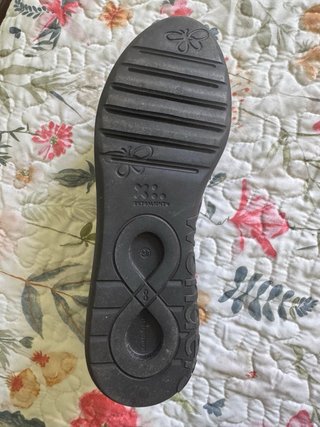 Zapatos Wonders de charol negros