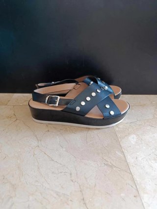 Sandalias negras plataforma tiras tachuelas