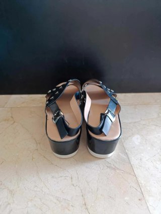 Sandalias negras plataforma tiras tachuelas