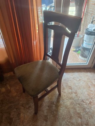 Mesa de comedor con 4 sillas