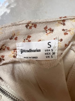 Falda floral beige y marrón