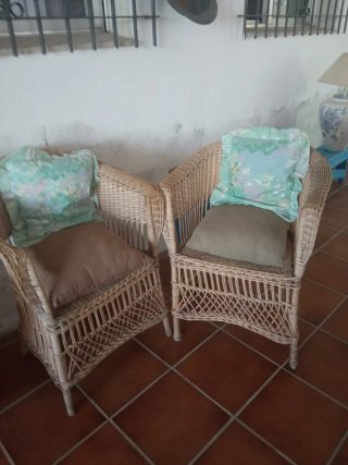 2 Sillones de Mimbre con Cojines