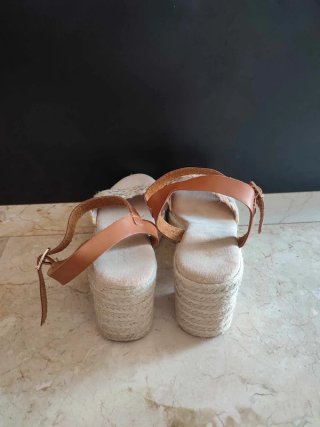 Sandalias esparto tacón ancho beige