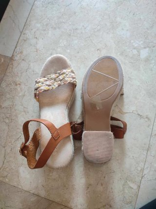 Sandalias esparto tacón ancho beige